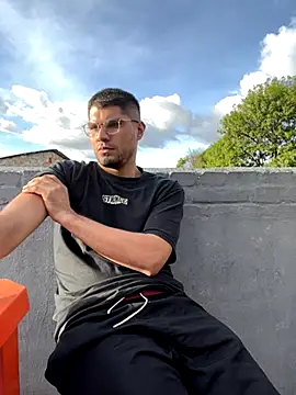 Snapshot of mirallesandbig chatting on November 10, 2025, 9:42 pm mirallesandbig online show from November 10, 2025, 9:42 pm