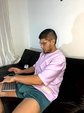 Snapshot of mirallesandbig chatting on November 4, 2025, 11:08 pm mirallesandbig online show from November 4, 2025, 11:08 pm