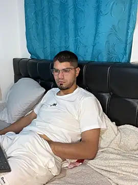 Snapshot of mirallesandbig chatting on November 11, 2025, 10:58 pm mirallesandbig online show from November 11, 2025, 10:58 pm