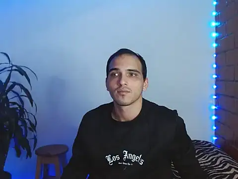 Snapshot of Maax3023 chatting on November 3, 2025, 5:05 pm Maax3023 online show from November 3, 2025, 5:05 pm