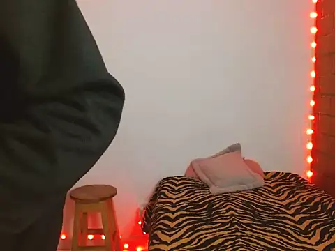 Snapshot of Maax3023 chatting on October 14, 2025, 1:01 pm Maax3023 online show from October 14, 2025, 1:01 pm