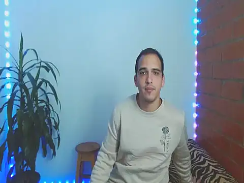 Snapshot of Maax3023 chatting on October 28, 2025, 5:12 pm Maax3023 online show from October 28, 2025, 5:12 pm