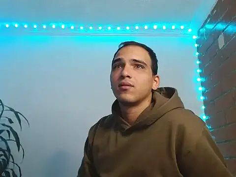 Snapshot of Maax3023 chatting on October 21, 2025, 1:21 pm Maax3023 online show from October 21, 2025, 1:21 pm