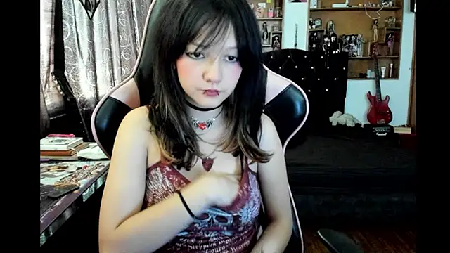 Snapshot of Maki_Zein_ chatting on February 18, 2026, 9:44 pm Maki Zein online show from February 18, 2026, 9:44 pm