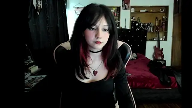 Maki Zein  online show from April 25, 2026, 11:02 pm