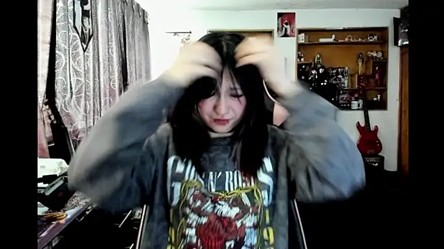 Maki Zein  online show from January 16, 2026, 2:10 pm