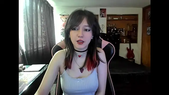 Snapshot of Maki_Zein_ chatting on November 4, 2025, 4:22 pm Maki Zein online show from November 4, 2025, 4:22 pm