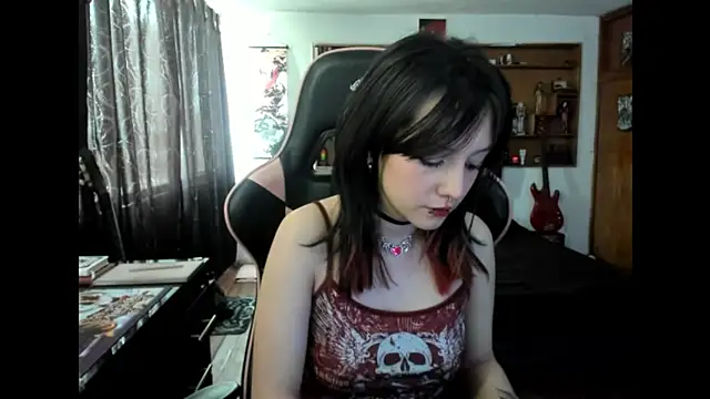 Snapshot of Maki_Zein_ chatting on October 28, 2025, 8:08 pm Maki Zein online show from October 28, 2025, 8:08 pm