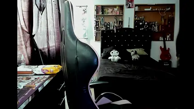 Snapshot of Maki_Zein_ chatting on March 6, 2026, 4:35 pm Maki Zein online show from March 6, 2026, 4:35 pm