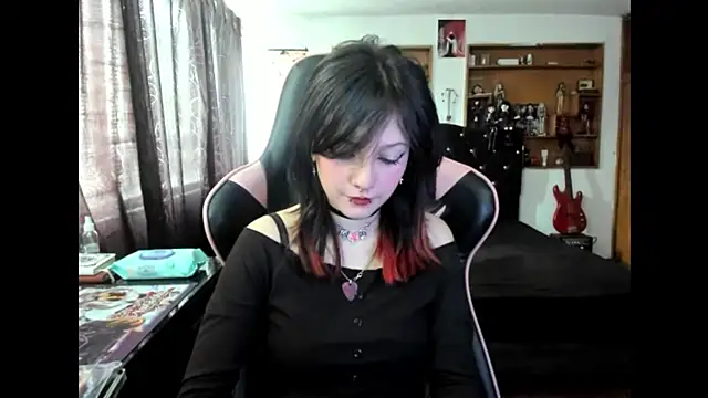 Snapshot of Maki_Zein_ chatting on November 13, 2025, 5:39 pm Maki Zein online show from November 13, 2025, 5:39 pm