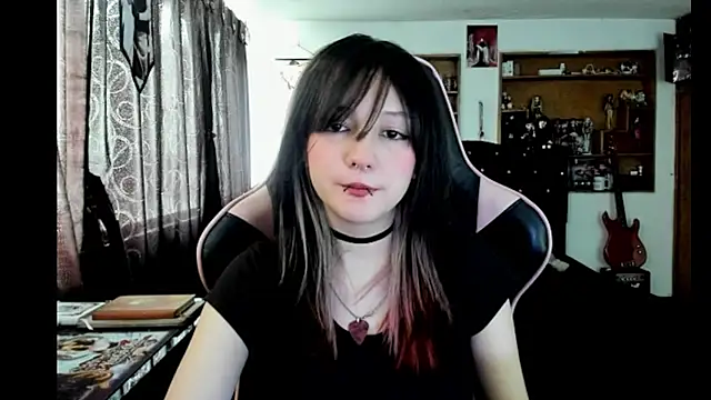 Maki Zein  online show from January 14, 2026, 8:12 pm