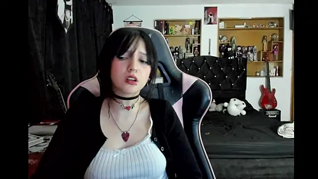 Snapshot of Maki_Zein_ chatting on March 13, 2026, 1:21 am Maki Zein online show from March 13, 2026, 1:21 am