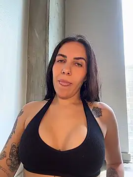 Lolathebaddie online show from May 4, 2026, 5:16 pm