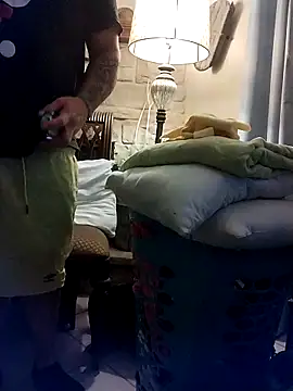 Snapshot of shyguy8569 chatting on November 17, 2025, 5:55 am shyguy8569 online show from November 17, 2025, 5:55 am