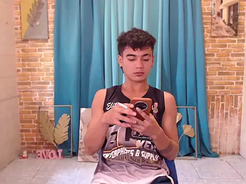 Snapshot of boy_raphael chatting on October 27, 2025, 4:35 am boy raphael online show from October 27, 2025, 4:35 am