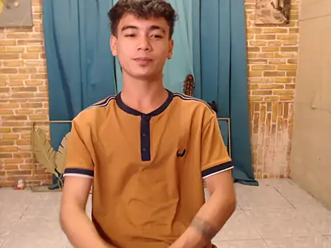 Snapshot of boy_raphael chatting on October 10, 2025, 10:27 am boy raphael online show from October 10, 2025, 10:27 am