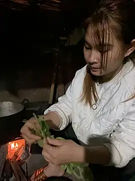 Snapshot of Yan_50299 chatting on October 27, 2025, 11:00 am Yan 50299 online show from October 27, 2025, 11:00 am