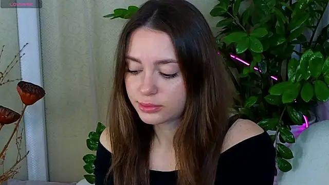 Snapshot of JulliRoss chatting on October 24, 2025, 5:17 am JulliRoss online show from October 24, 2025, 5:17 am