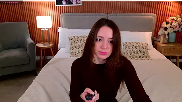 Snapshot of JulliRoss chatting on October 13, 2025, 5:20 am JulliRoss online show from October 13, 2025, 5:20 am