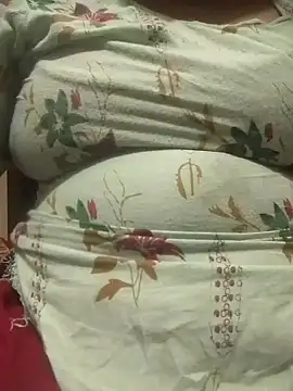 Snapshot of Mowri-20 chatting on October 20, 2025, 1:33 pm Mowri-20 online show from October 20, 2025, 1:33 pm