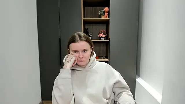 Snapshot of DaniellaPencil chatting on October 11, 2025, 4:35 am DaniellaPencil online show from October 11, 2025, 4:35 am
