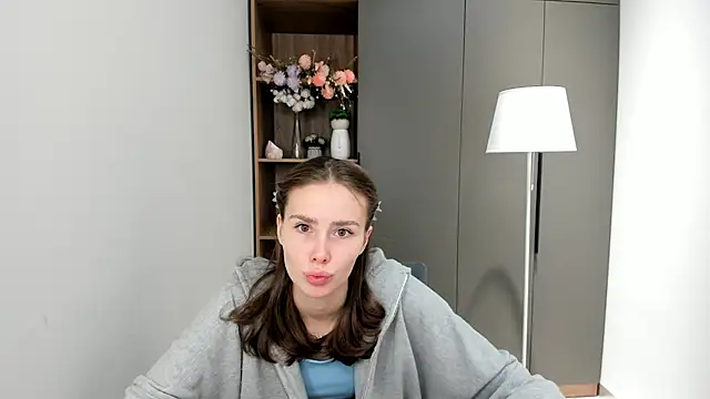 Snapshot of MonetLeitman chatting on October 12, 2025, 2:13 am MonetLeitman online show from October 12, 2025, 2:13 am