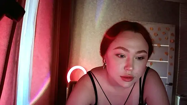 Snapshot of LolaMint_ chatting on November 25, 2025, 11:21 am LolaMint online show from November 25, 2025, 11:21 am