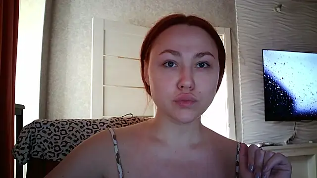 Snapshot of LolaMint_ chatting on November 21, 2025, 9:52 am LolaMint online show from November 21, 2025, 9:52 am