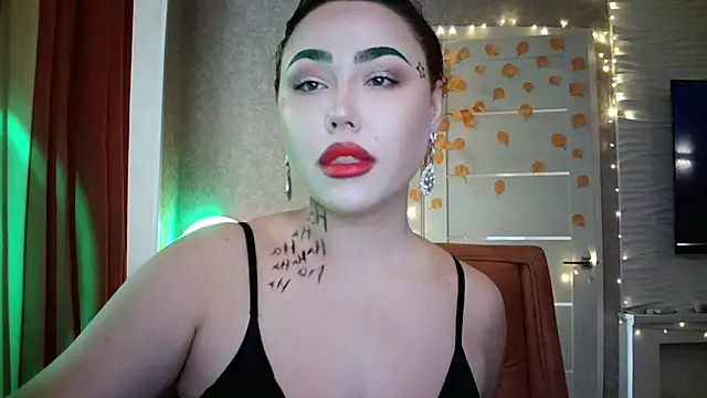 Snapshot of LolaMint_ chatting on October 31, 2025, 11:29 am LolaMint online show from October 31, 2025, 11:29 am