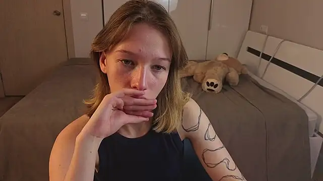 Snapshot of LilyVoise chatting on October 19, 2025, 2:31 pm LilyVoise online show from October 19, 2025, 2:31 pm