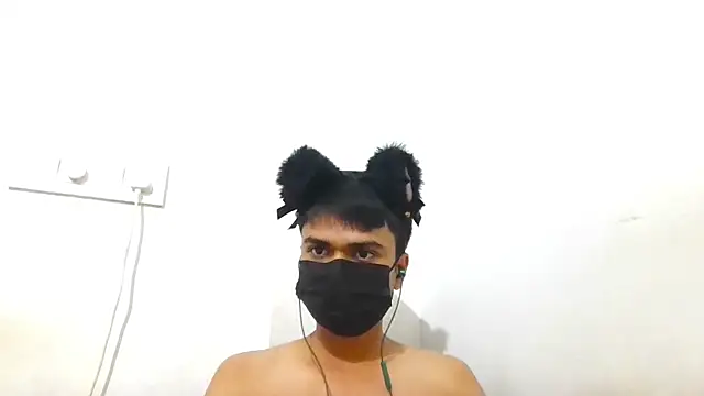 Snapshot of lil-twink19 chatting on May 22, 2026, 9:35 pm lil-twink19 online show from May 22, 2026, 9:35 pm
