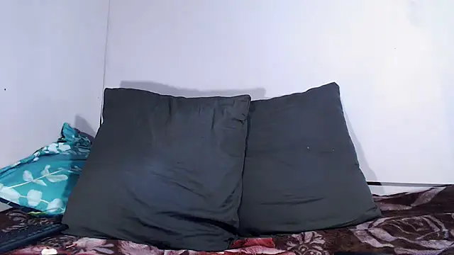 XSpicyQueenX online show from November 22, 2025, 5:45 pm