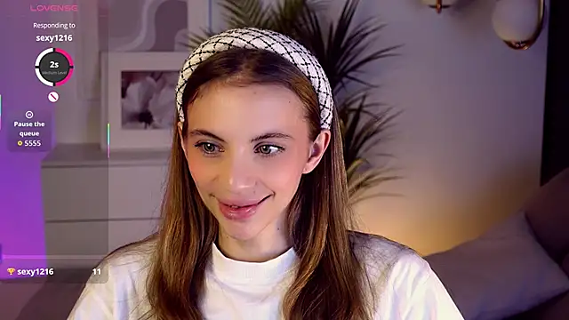 Snapshot of mia_silkk chatting on November 14, 2025, 6:17 am mia silkk online show from November 14, 2025, 6:17 am