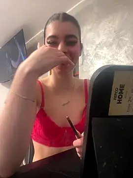 Snapshot of MissHerra2 chatting on November 10, 2025, 6:57 pm MissHerra2 online show from November 10, 2025, 6:57 pm