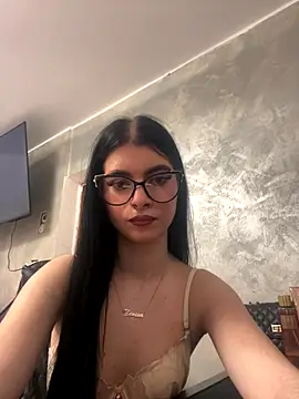 Snapshot of MissHerra2 chatting on November 25, 2025, 11:43 am MissHerra2 online show from November 25, 2025, 11:43 am