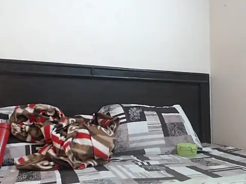 Kinky Jasmine online show from November 3, 2025, 8:29 am