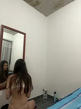 AlessiaLuxx online show from March 18, 2026, 12:47 am