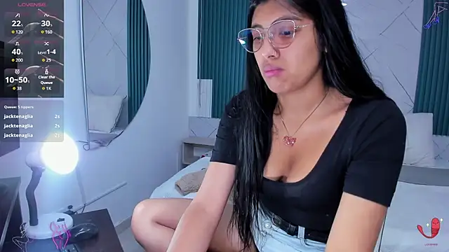 Snapshot of Briseida-White chatting on October 25, 2025, 11:53 am Briseida-White online show from October 25, 2025, 11:53 am