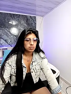 Snapshot of Briseida-White chatting on October 20, 2025, 1:33 pm Briseida-White online show from October 20, 2025, 1:33 pm