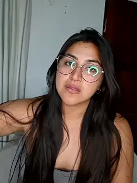 Snapshot of morenalatinaa chatting on January 17, 2026, 5:00 am morenalatinaa online show from January 17, 2026, 5:00 am