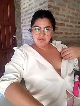 Snapshot of morenalatinaa chatting on March 13, 2026, 6:13 pm morenalatinaa online show from March 13, 2026, 6:13 pm