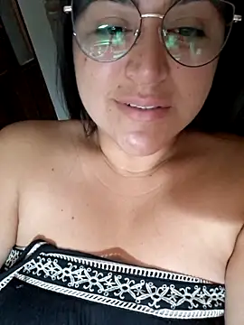 Snapshot of morenalatinaa chatting on February 2, 2026, 8:57 am morenalatinaa online show from February 2, 2026, 8:57 am