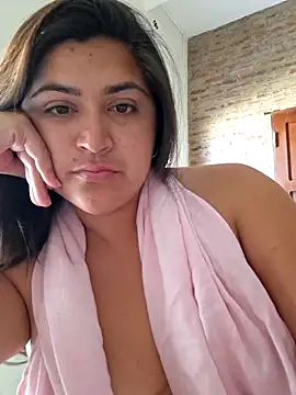 Snapshot of morenalatinaa chatting on February 15, 2026, 1:10 pm morenalatinaa online show from February 15, 2026, 1:10 pm