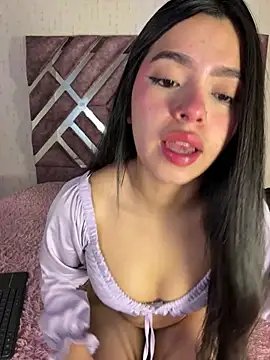 LunaMoore Pink online show from May 9, 2026, 11:46 am