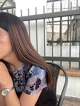 Snapshot of ElectraPink_ chatting on November 5, 2025, 12:41 pm ElectraPink online show from November 5, 2025, 12:41 pm