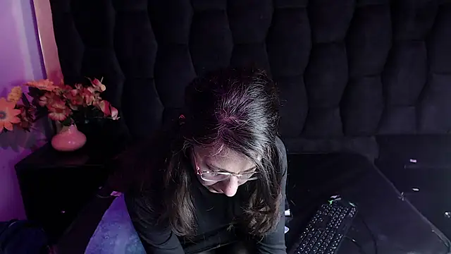 Snapshot of Kylie_Bloom chatting on November 16, 2025, 11:30 pm Kylie Bloom online show from November 16, 2025, 11:30 pm