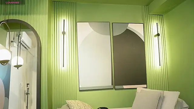 Snapshot of Reik_Vonn chatting on June 14, 2026, 2:35 am Reik Vonn online show from June 14, 2026, 2:35 am