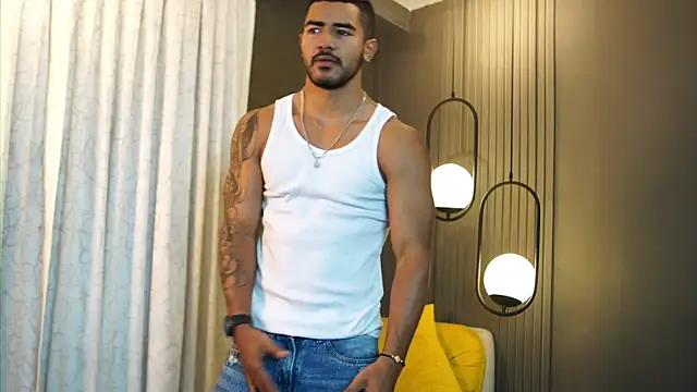 Snapshot of Reik_Vonn chatting on June 10, 2026, 12:39 pm Reik Vonn online show from June 10, 2026, 12:39 pm