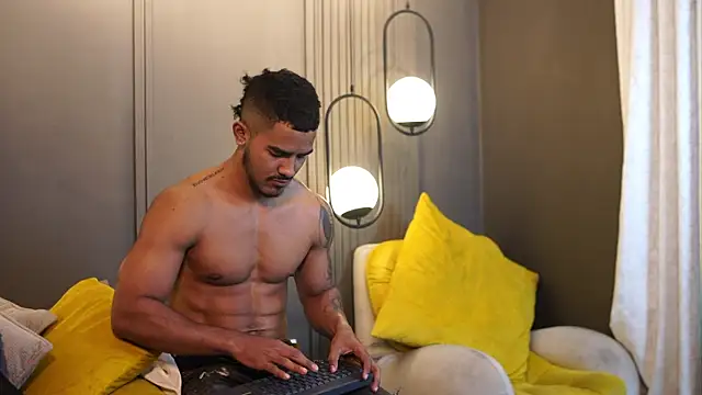 Reik Vonn online show from May 3, 2026, 8:23 pm