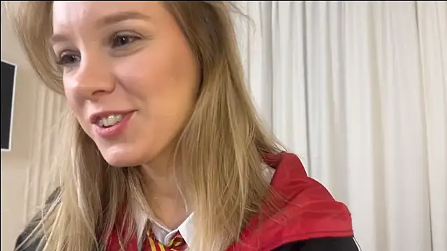 Snapshot of AIicaparkerc chatting on October 15, 2025, 10:18 pm AIicaparkerc online show from October 15, 2025, 10:18 pm